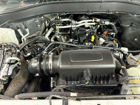 Used 2021 Ford Explorer XLT w/ Equipment Group 202A AWD/4WD image 31