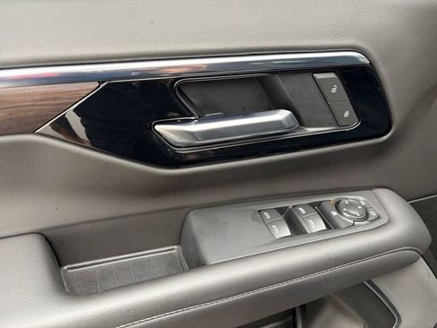 Certified 2025 Chevrolet Suburban LS image 4