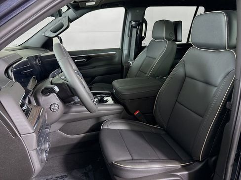 New 2025 Chevrolet Suburban Premier image 21