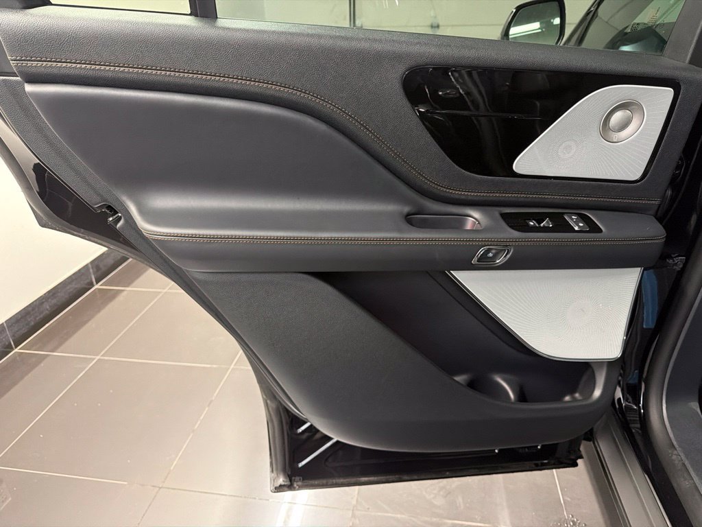 New 2026 Lincoln Aviator Black Label w/ Jet Appearance Package AWD/4WD image 39