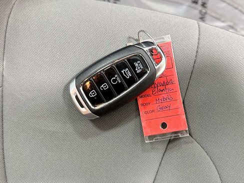 Used 2022 Hyundai Elantra Blue FWD image 30