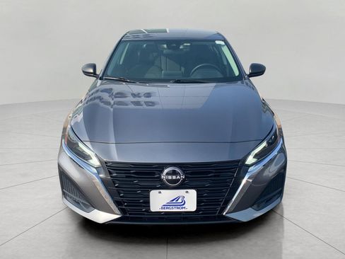 Used 2024 Nissan Altima 2.5 SV FWD image 3
