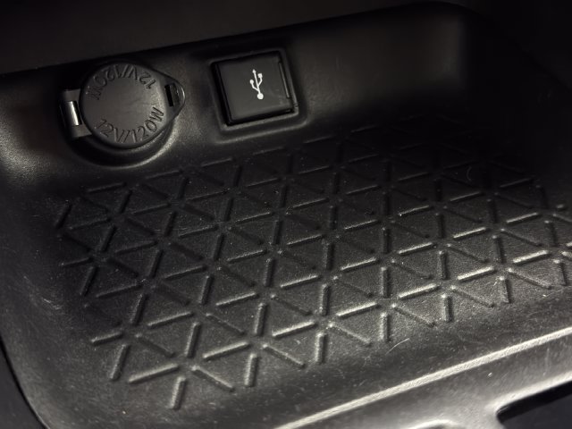 Used 2021 Toyota RAV4 XLE FWD image 19