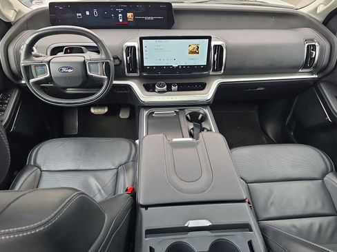 Used 2025 Ford Expedition Platinum AWD/4WD image 35
