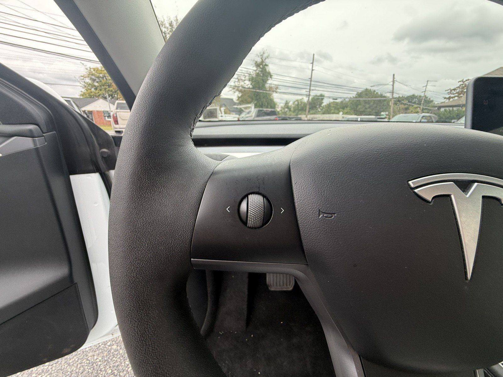 Used 2022 Tesla Model Y Long Range AWD/4WD image 17