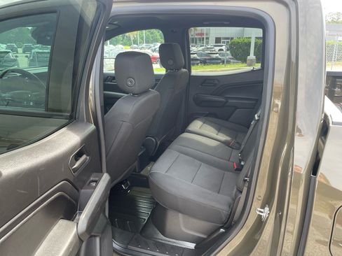 Used 2023 Chevrolet Colorado W/T RWD image 5