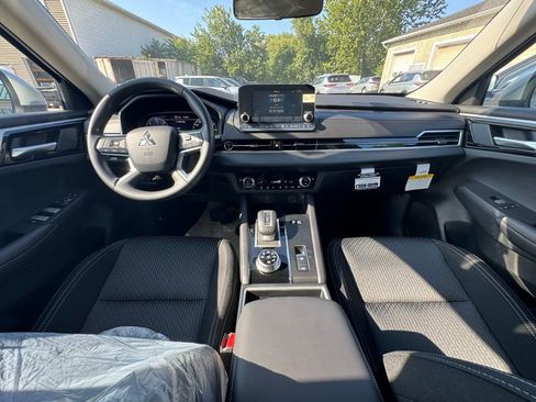 New 2025 Mitsubishi Outlander ES AWD/4WD image 9