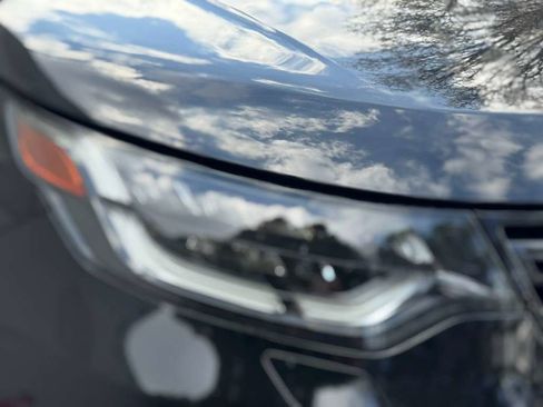 Used 2017 Land Rover Discovery HSE image 15