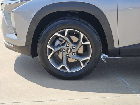 Used 2025 Chevrolet Trax LT w/ Driver Confidence Package FWD image 13