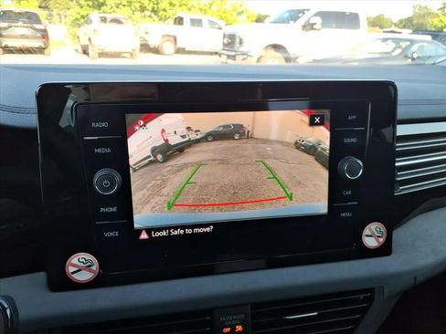 Used 2025 Volkswagen Jetta SE FWD image 15