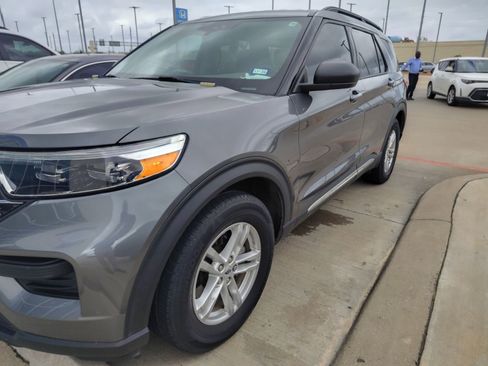 Used 2023 Ford Explorer XLT image 1