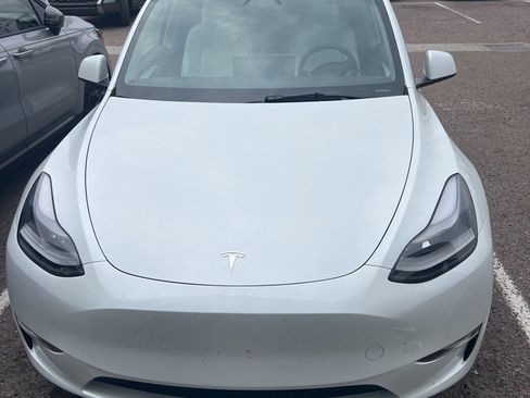 Used 2023 Tesla Model Y Long Range image 3