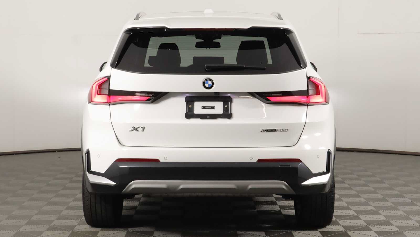 Used 2025 BMW X1 xDrive28i w/ Convenience Package AWD/4WD image 5