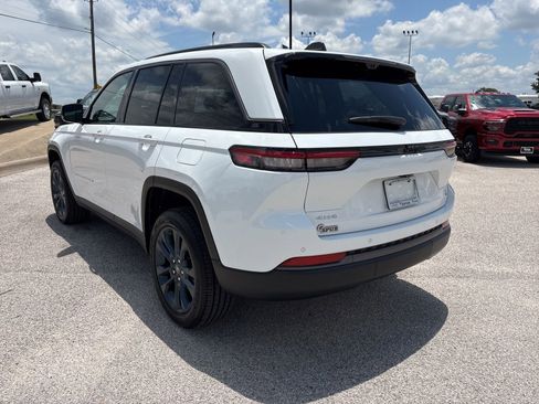 New 2026 Jeep Grand Cherokee Limited AWD/4WD image 4