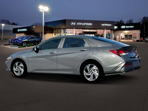 New 2025 Hyundai Elantra Sport image 4