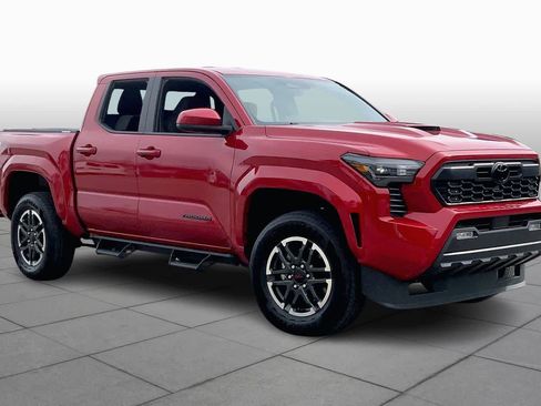 Used 2025 Toyota Tacoma TRD Sport image 3