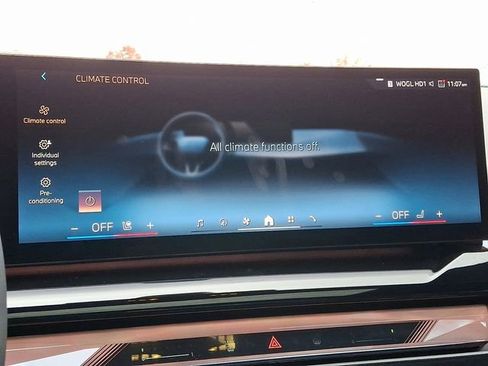 Certified 2025 BMW i5 xDrive40 w/ M Sport Package image 19