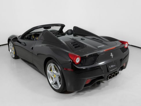 Used 2015 Ferrari 458 Spider RWD image 16