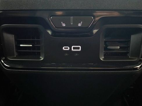Used 2023 GMC Sierra 1500 AT4 w/ Technology Package AWD/4WD image 92