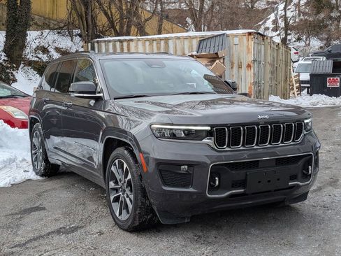 Used 2023 Jeep Grand Cherokee Overland image 4