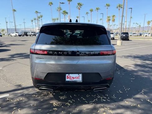 Used 2025 Land Rover Range Rover Sport SE AWD/4WD image 18