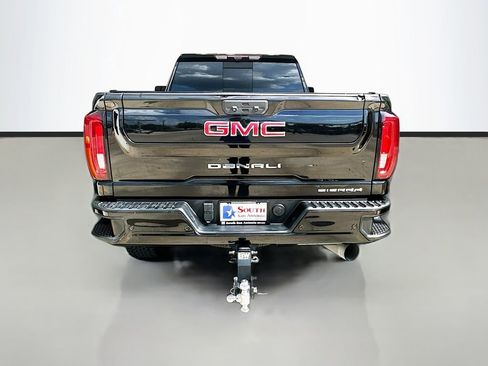 Used 2021 GMC Sierra 2500 Denali w/ Denali Black Diamond Edition AWD/4WD image 6