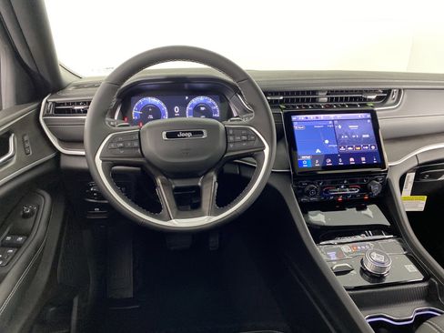 New 2025 Jeep Grand Cherokee Limited image 18