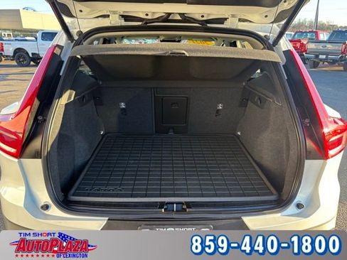 Used 2021 Volvo XC40 T4 Momentum w/ Protection Package Premier FWD image 28