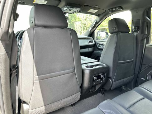 Certified 2024 Chevrolet Suburban LT RWD image 16