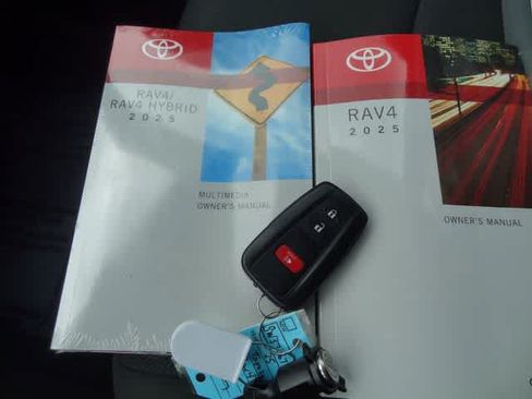 Certified 2025 Toyota RAV4 XLE FWD image 30