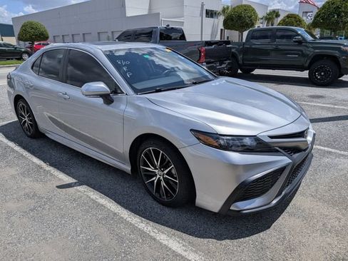 Used 2021 Toyota Camry SE FWD image 1