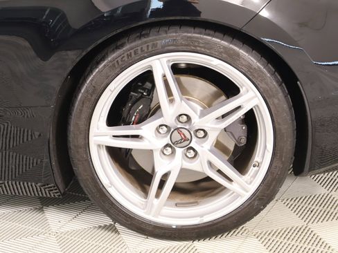 Used 2022 Chevrolet Corvette Stingray Coupe w/ Z51 Performance Package RWD image 16