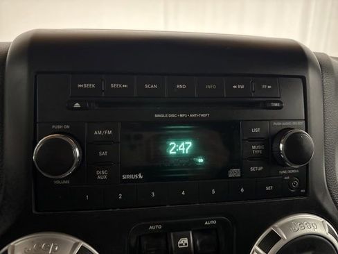 Used 2013 Jeep Wrangler Unlimited Sahara AWD/4WD image 18