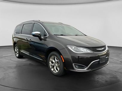 Used 2017 Chrysler Pacifica Limited w/ UConnect Theater Package