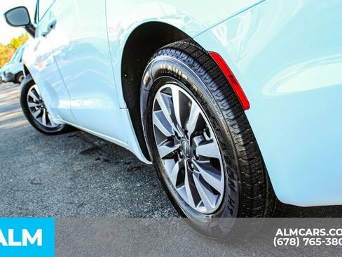 Used 2024 Chrysler Pacifica Select image 15