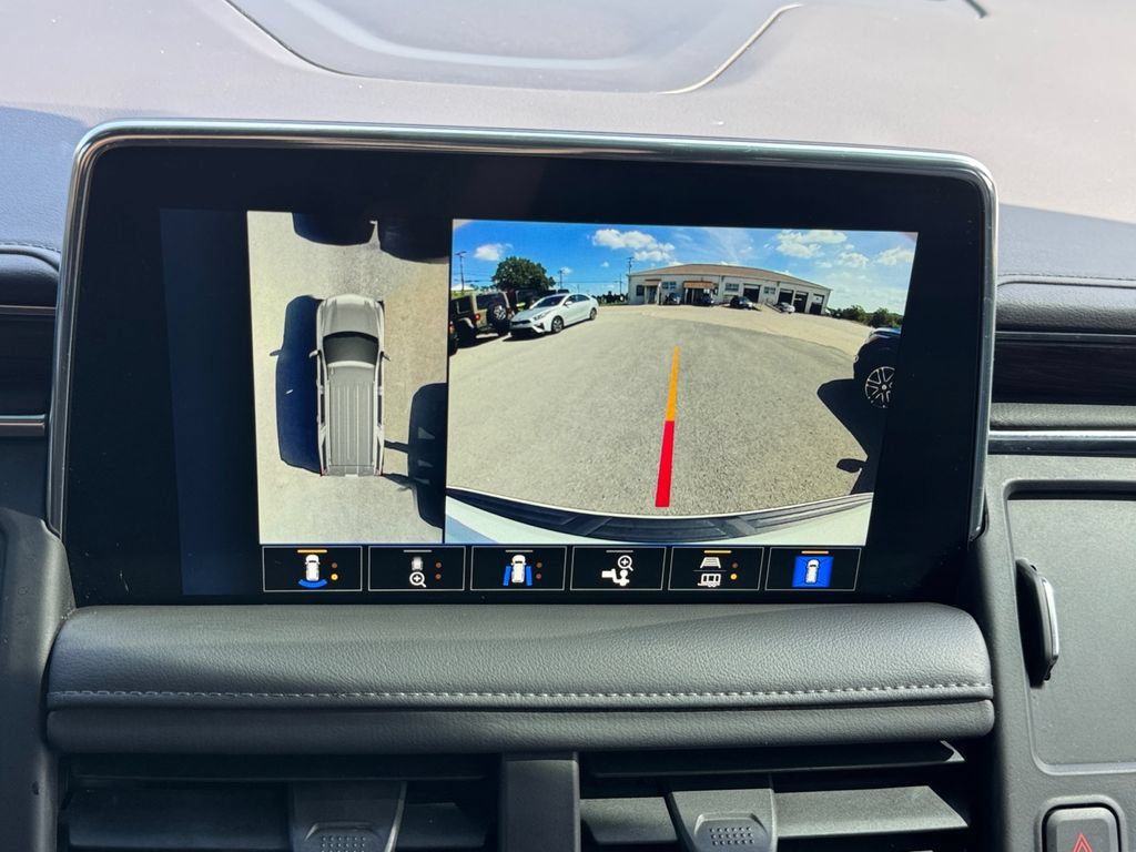 Used 2023 Chevrolet Tahoe Z71 w/ Luxury Package AWD/4WD image 18