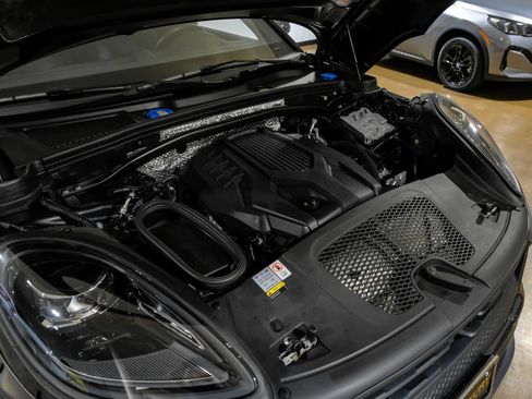 Used 2023 Porsche Macan w/ Premium Package Plus AWD/4WD image 52