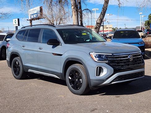 New 2026 Volkswagen Atlas Peak Edition AWD/4WD image 2