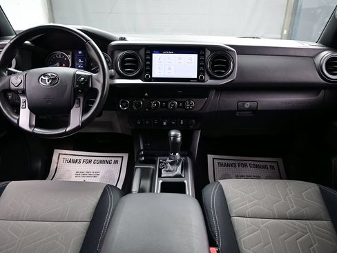 Used 2020 Toyota Tacoma TRD Off-Road w/ Technology Package AWD/4WD image 17