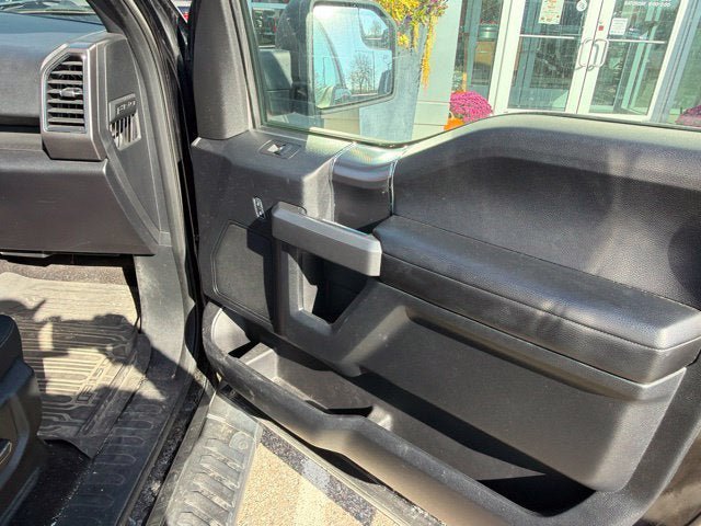 Used 2017 Ford F150 XLT w/ Equipment Group 302A Luxury AWD/4WD image 14