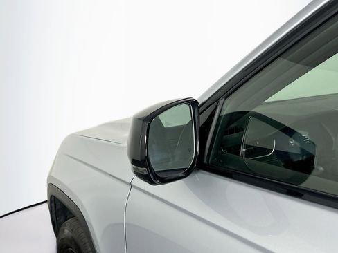 Used 2024 Jeep Grand Cherokee L Laredo image 16