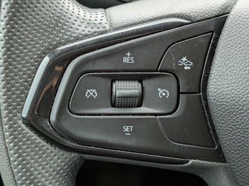 Used 2024 Chevrolet Trax LT FWD image 16