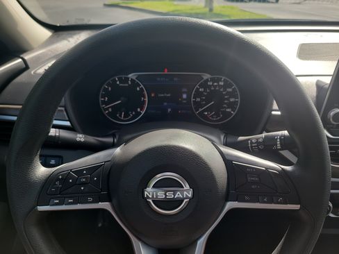 Used 2025 Nissan Altima 2.5 SV FWD image 27