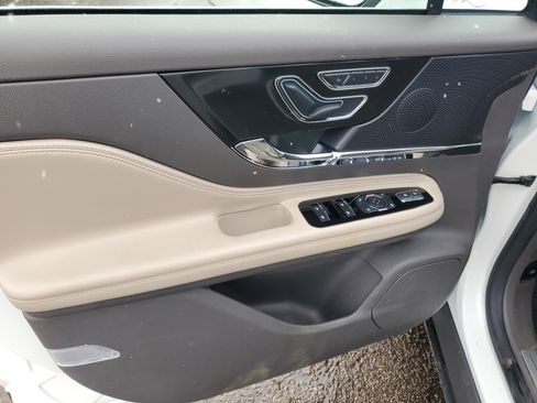 Certified 2024 Lincoln Corsair AWD image 10