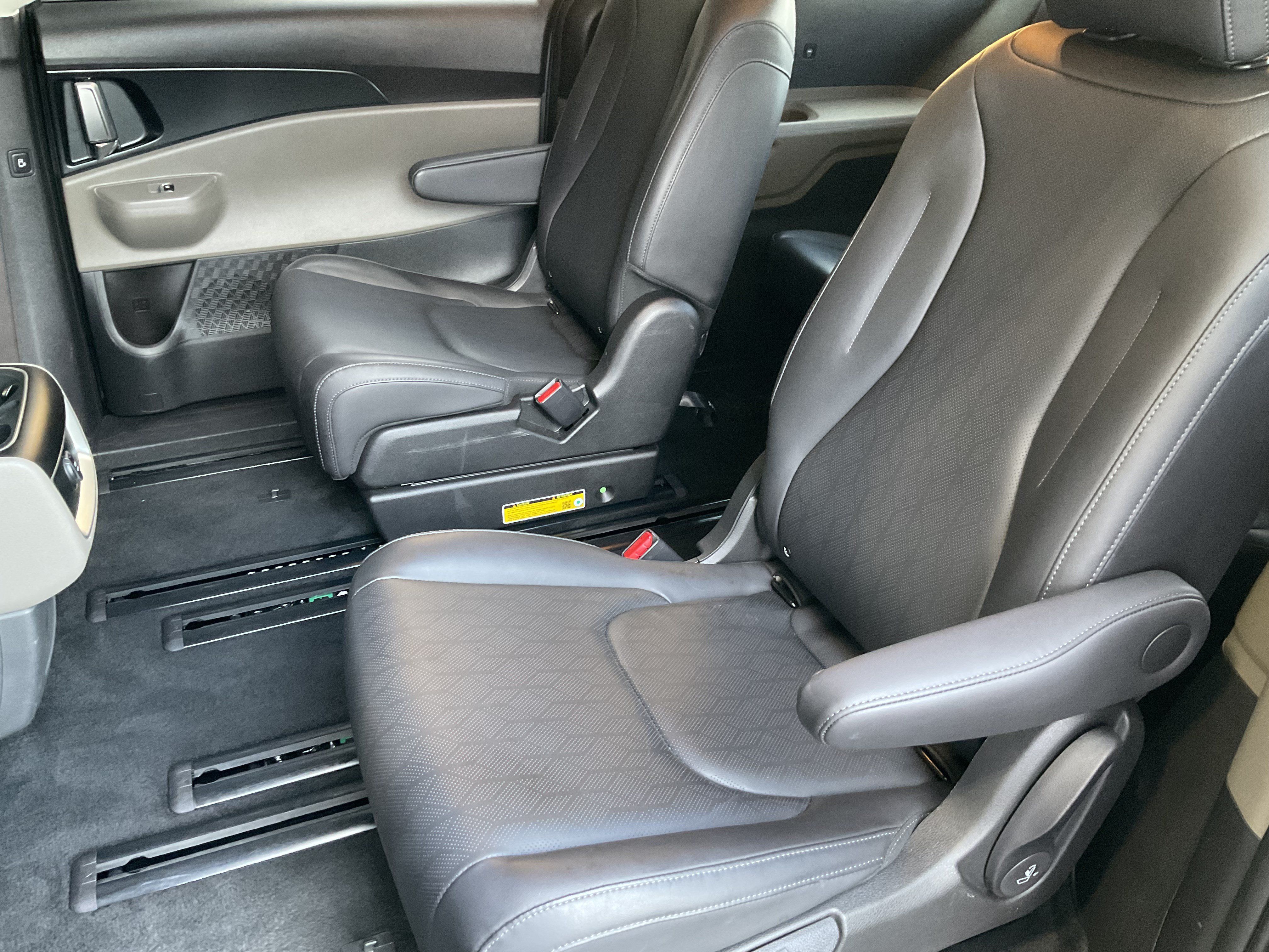 Used 2026 Kia Carnival LXS FWD image 39