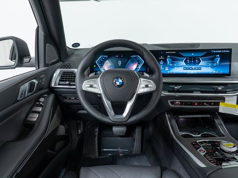 New 2026 BMW X7 xDrive40i w/ Executive Package image 17