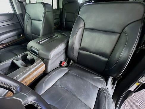 Used 2019 Chevrolet Suburban LT image 21