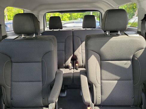 Used 2023 GMC Acadia SLE w/ Driver Convenience Package FWD image 30