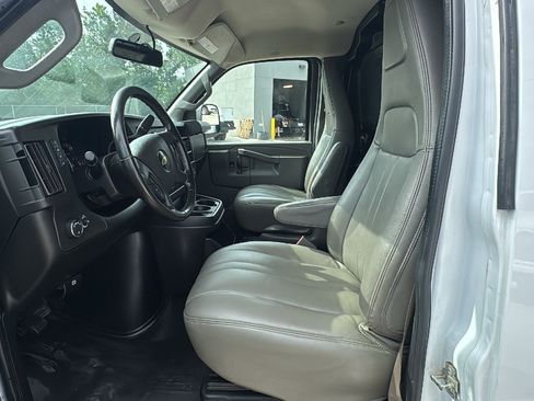Used 2021 Chevrolet Express 2500 w/ Driver Convenience Package RWD image 9