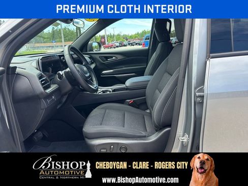 Used 2025 Chevrolet Traverse LT w/ Driver Confidence Package AWD/4WD image 5